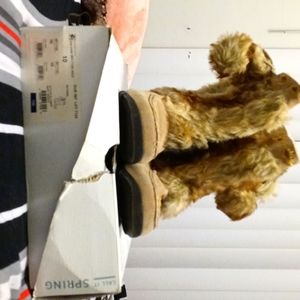 Ladies Beige Fur Boots Size 10